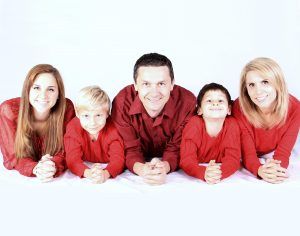 15 Ways to Build Family Closeness This Holiday Season