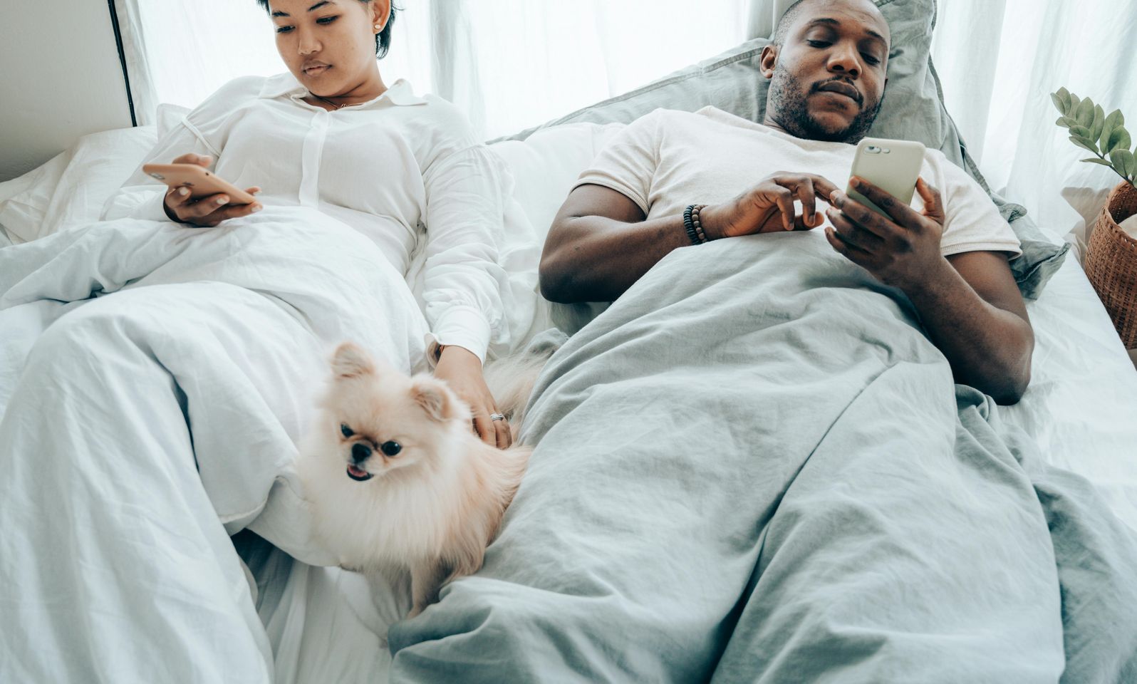 Phone & Privacy Etiquette for Couples